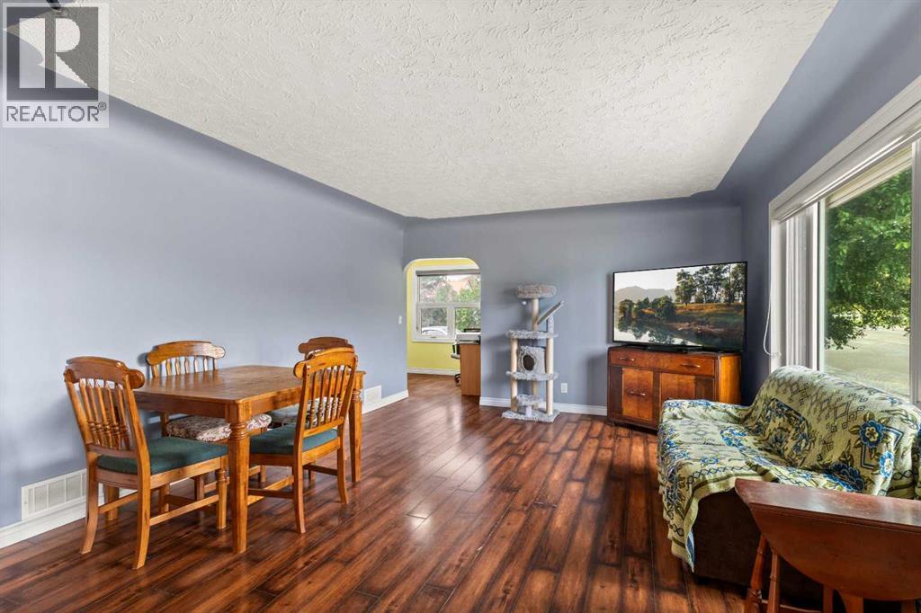 Listing photo – 439 Aberdeen Avenue, Carbon