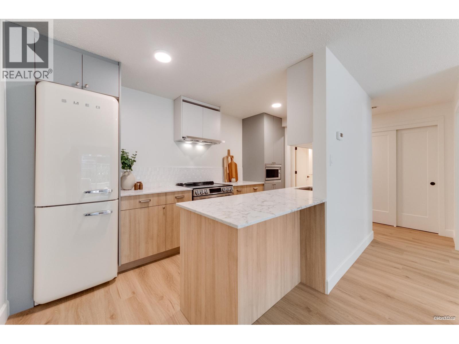 102 270 W 3RD STREET, North Vancouver