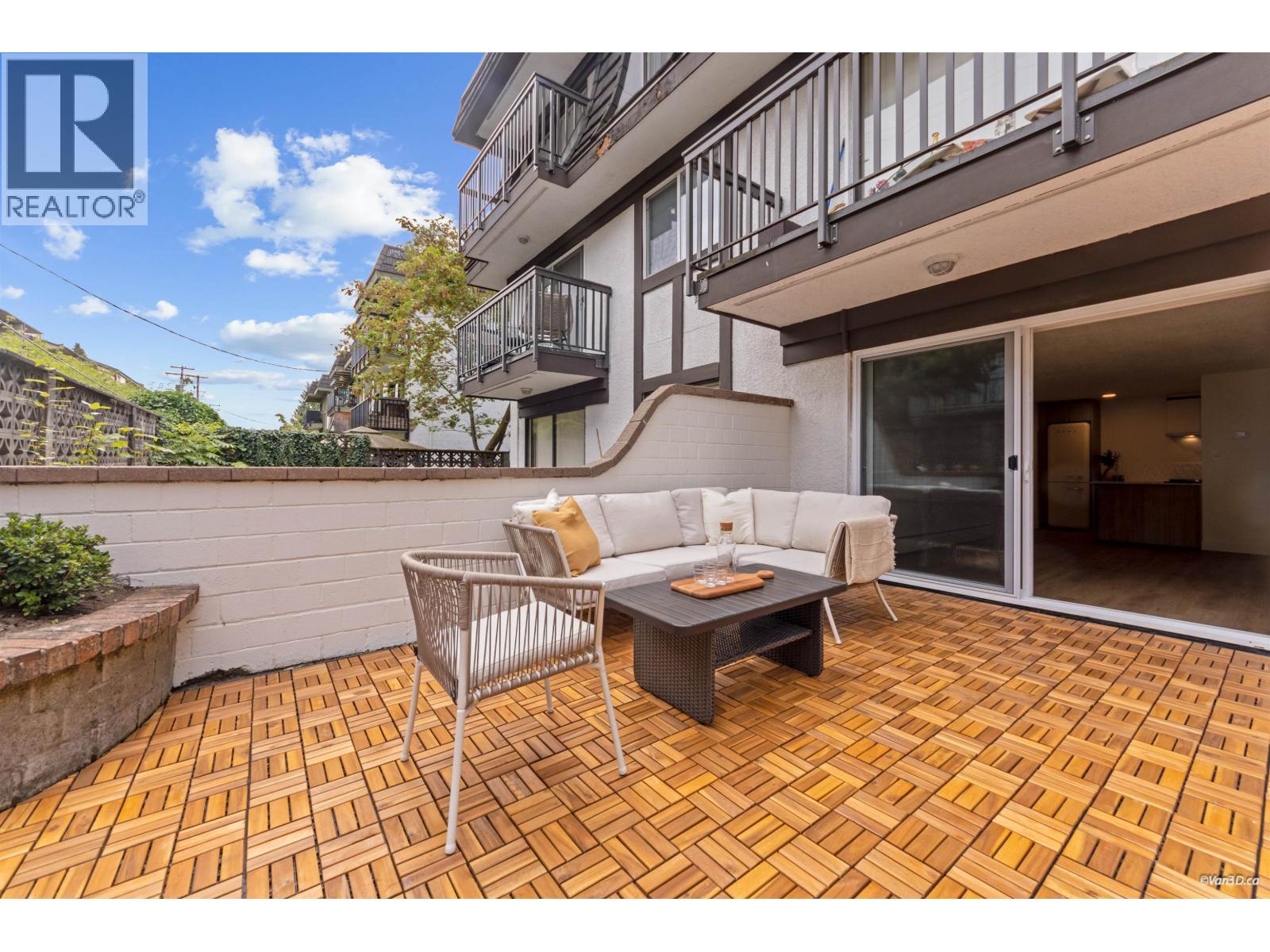 102 270 W 3RD STREET, North Vancouver