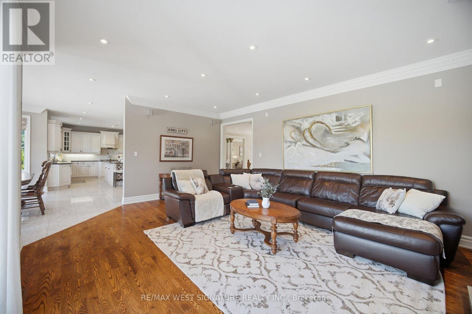 22 DI NARDO COURT - 14