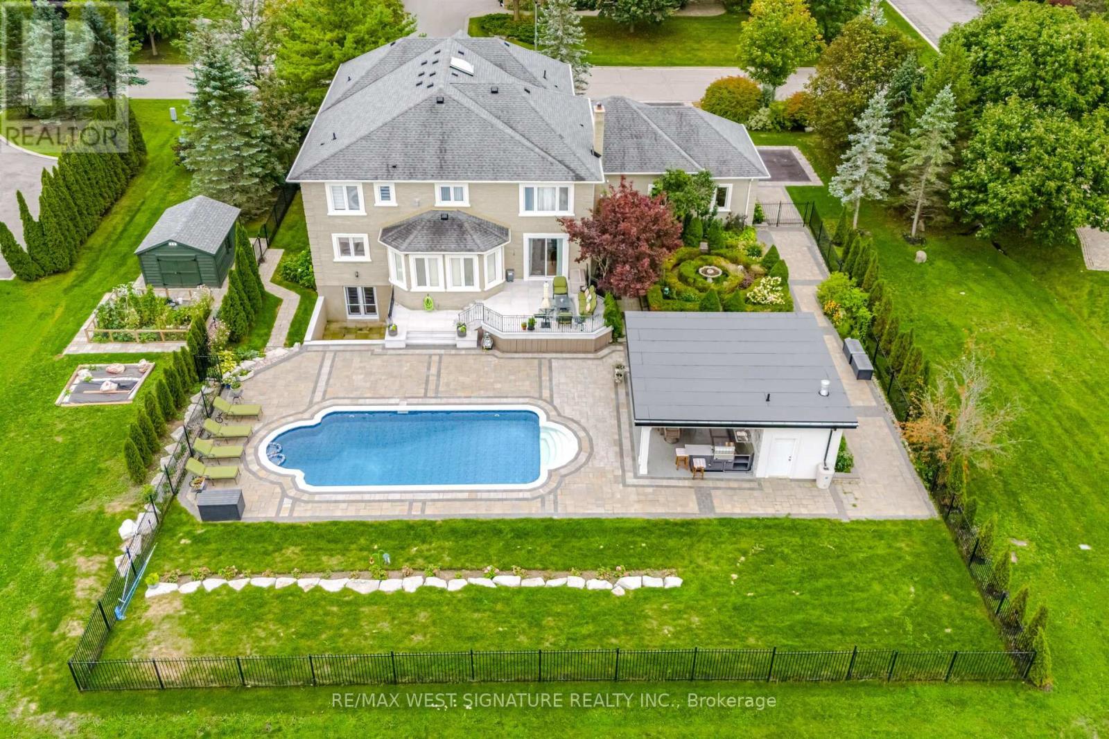 22 DI NARDO COURT - 44
