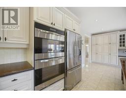 22 Di Nardo Court, King, ON L7B1M2 Photo 11