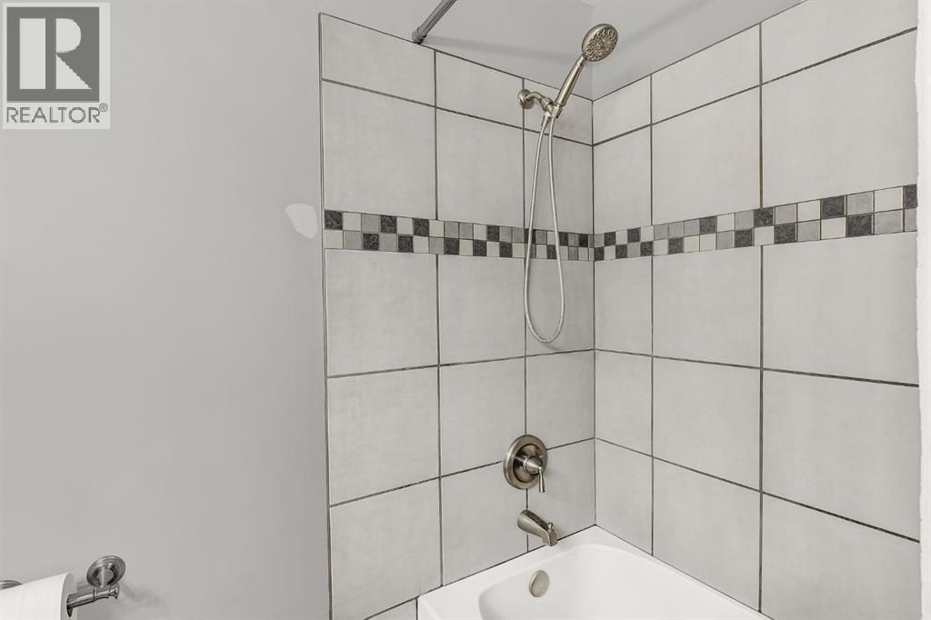 810 Almond Avenue - 16