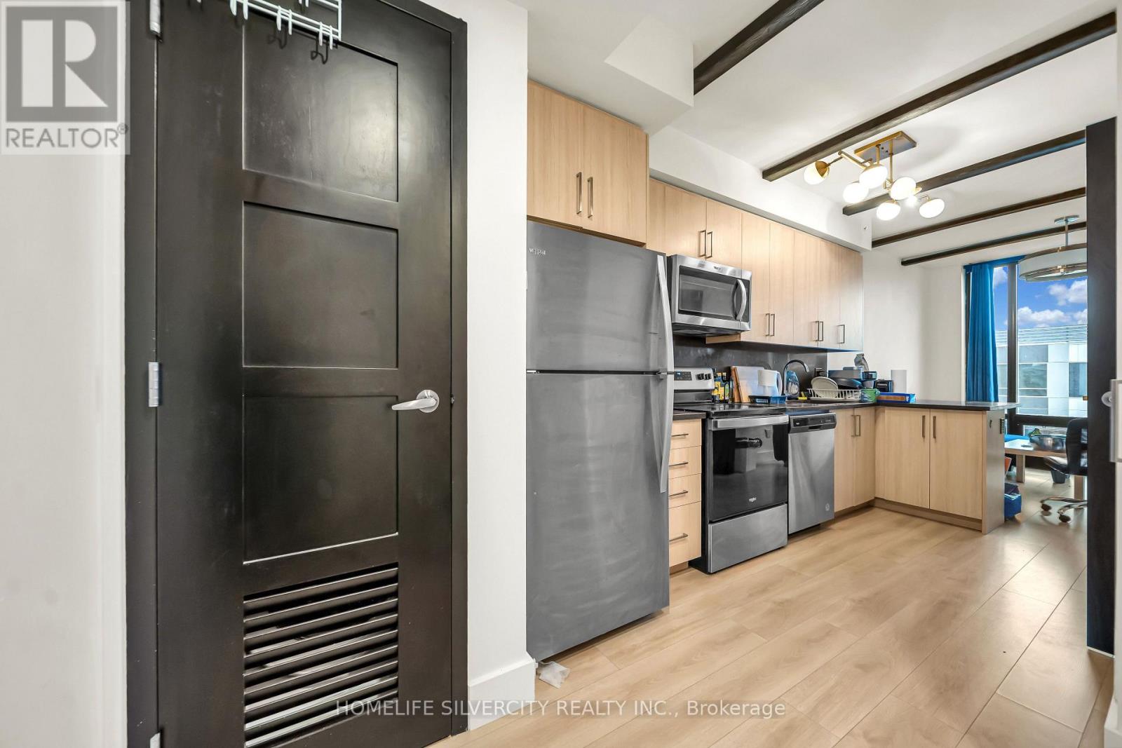 #601 145 COLUMBIA STREET - 18