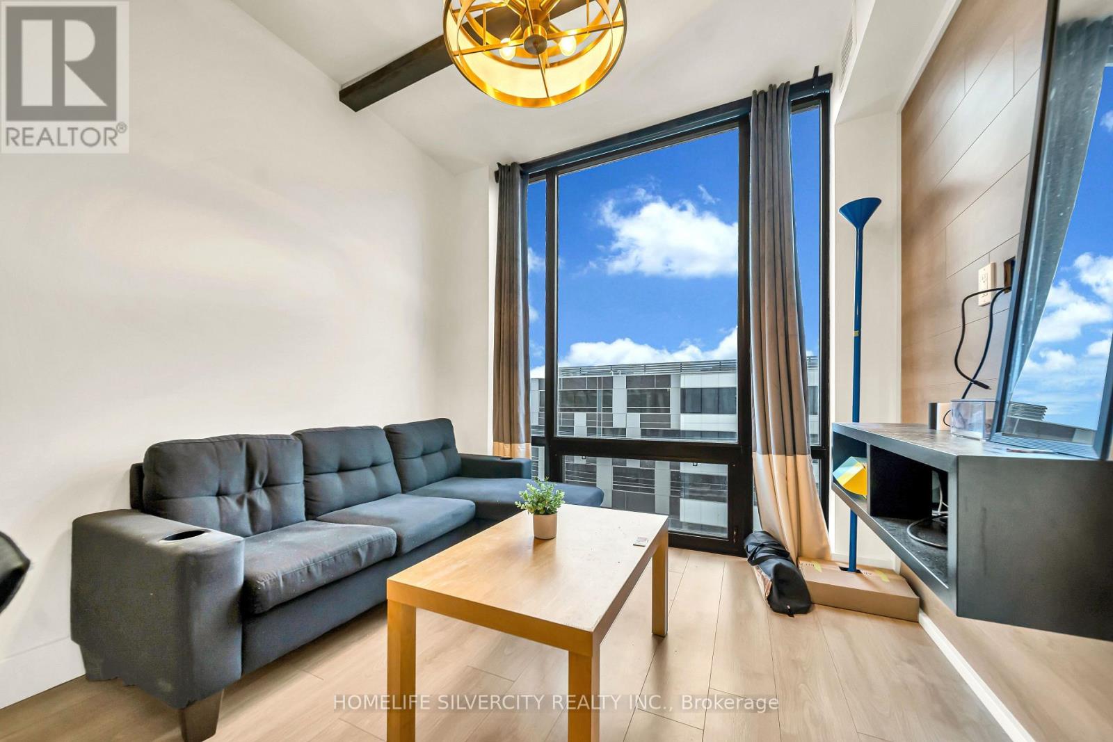 #601 145 COLUMBIA STREET - 27