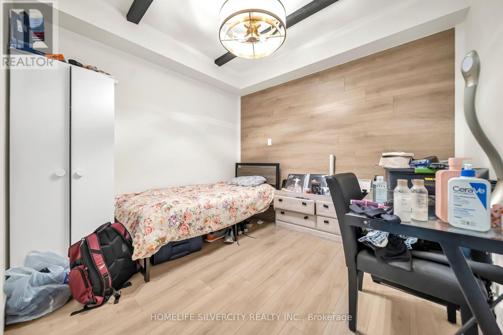 #601 145 COLUMBIA STREET - 32