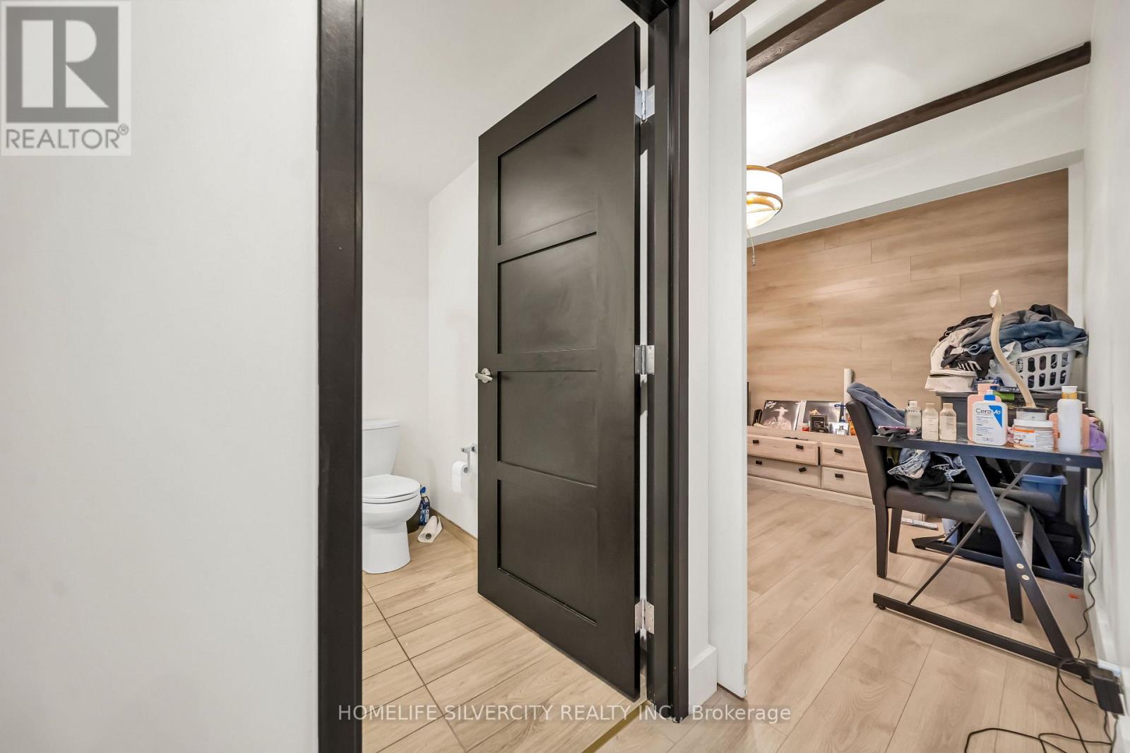 #601 145 COLUMBIA STREET - 36