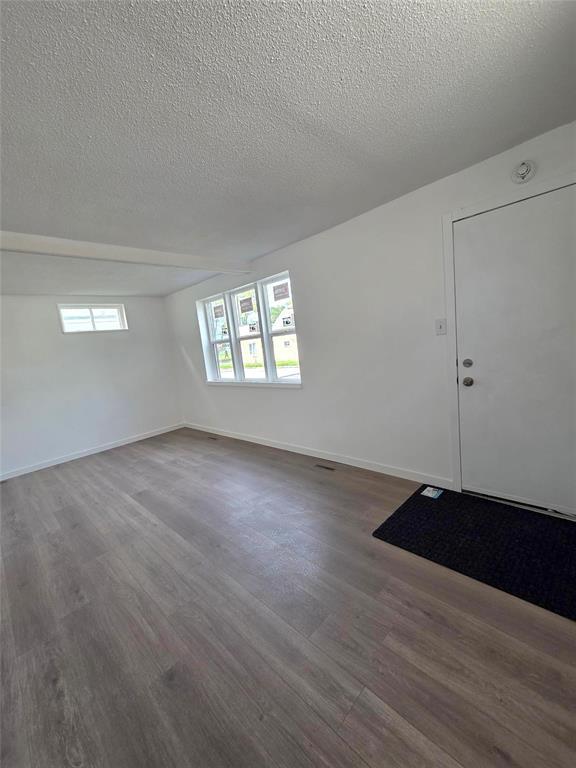 524 Windsor Avenue, Winnipeg, Manitoba, R2L1B3, Winnipeg, Manitoba — photo 5 of 5