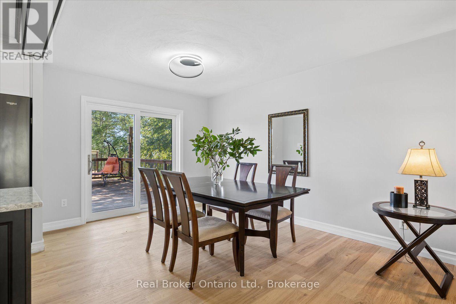 210 PATRICIA CRESCENT - 11