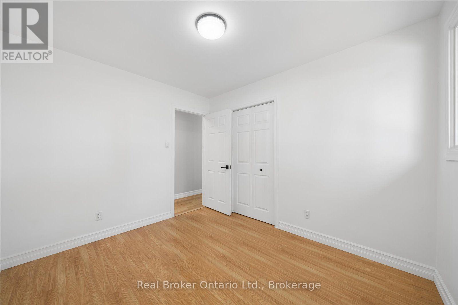 210 PATRICIA CRESCENT - 22