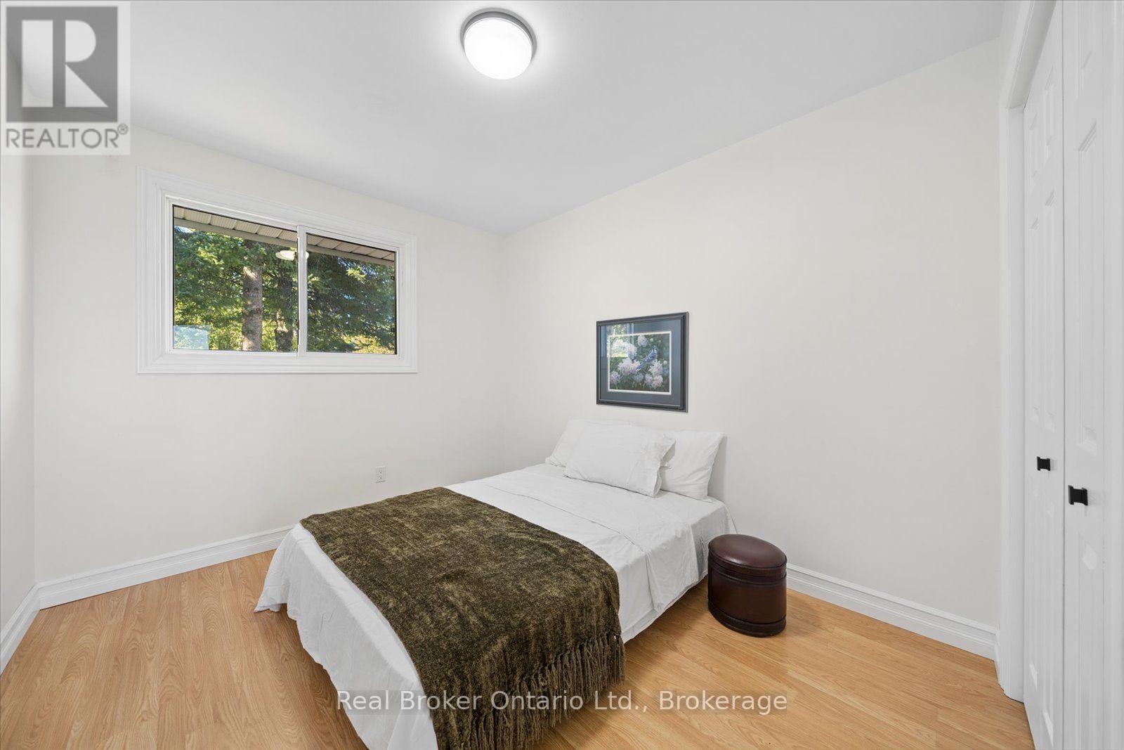 210 PATRICIA CRESCENT - 23