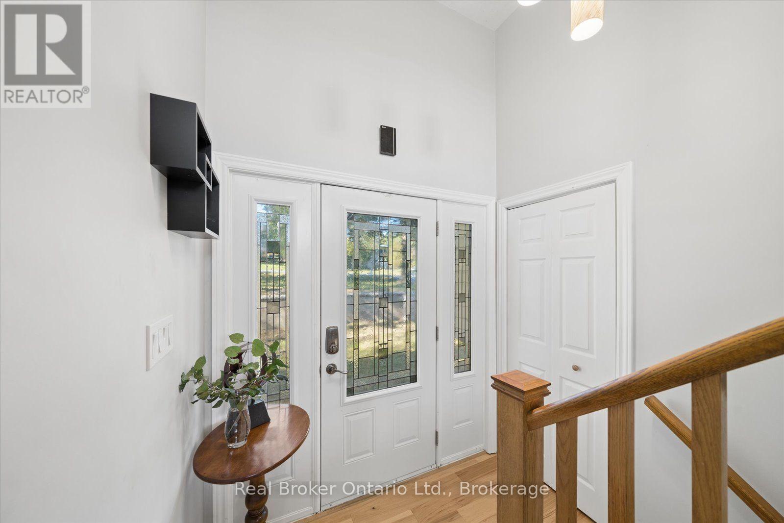 210 PATRICIA CRESCENT - 6