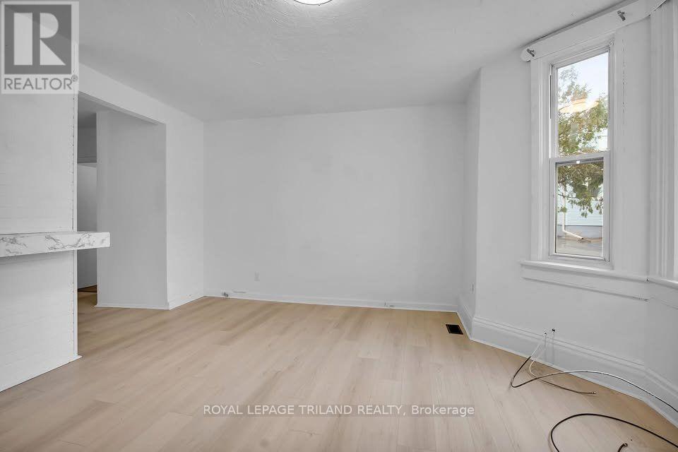 2 - 21 JESSIE STREET, St. Thomas — photo 3