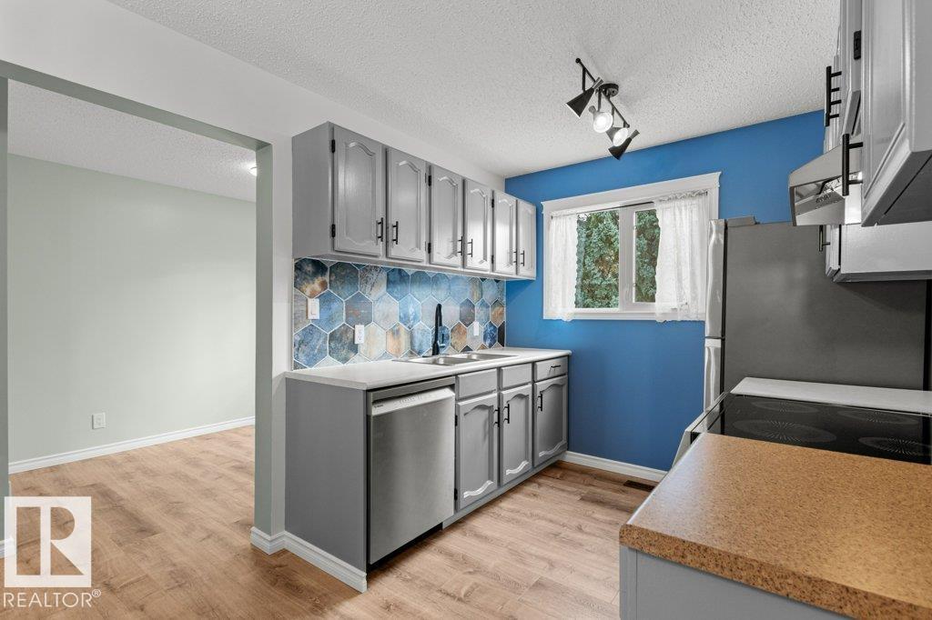 11343 22 AV NW photo 10