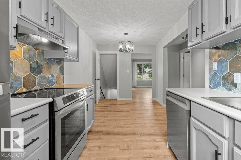 11343 22 AV NW photo 14