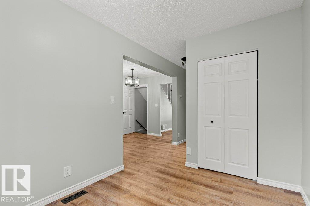 11343 22 AV NW photo 18