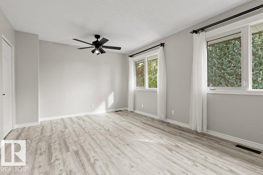 11343 22 AV NW photo 22