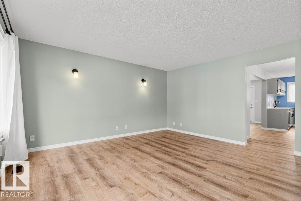 11343 22 AV NW photo 3