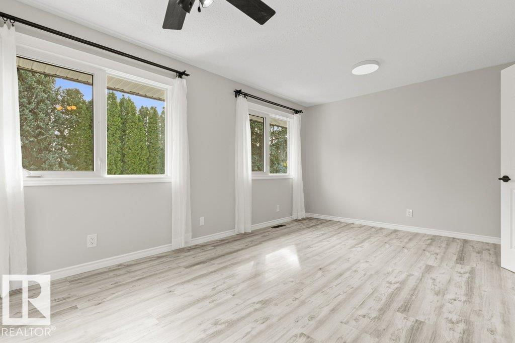 11343 22 AV NW photo 24