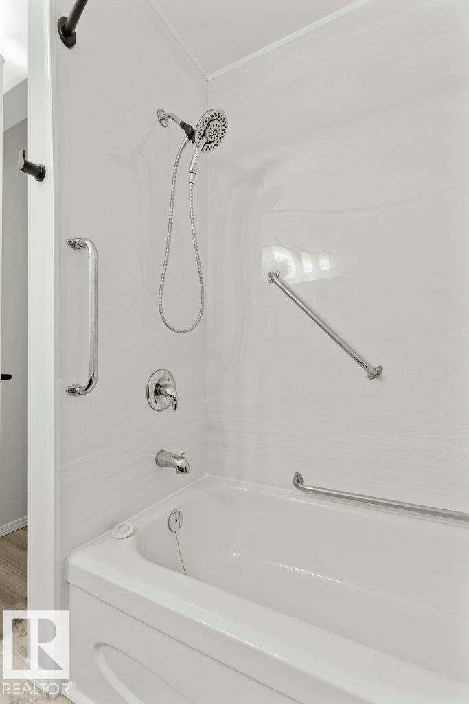 11343 22 AV NW photo 27