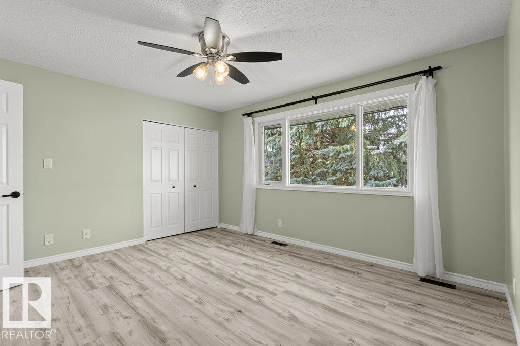 11343 22 AV NW photo 29