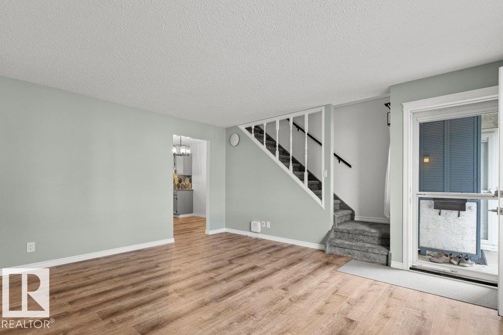 11343 22 AV NW photo 7