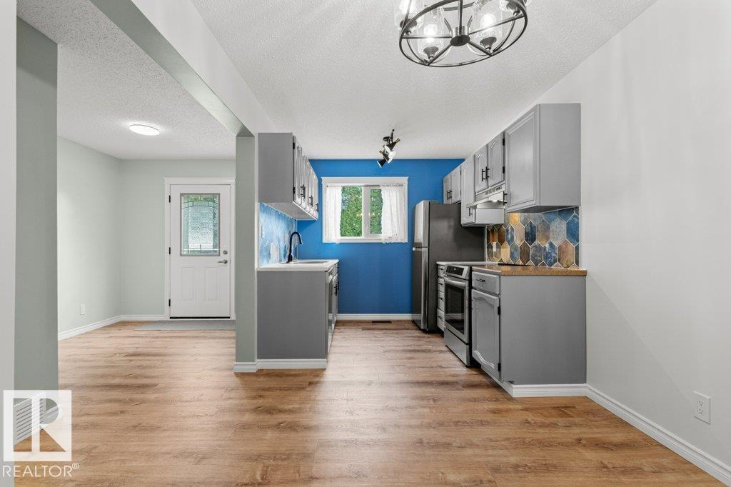 11343 22 AV NW photo 8