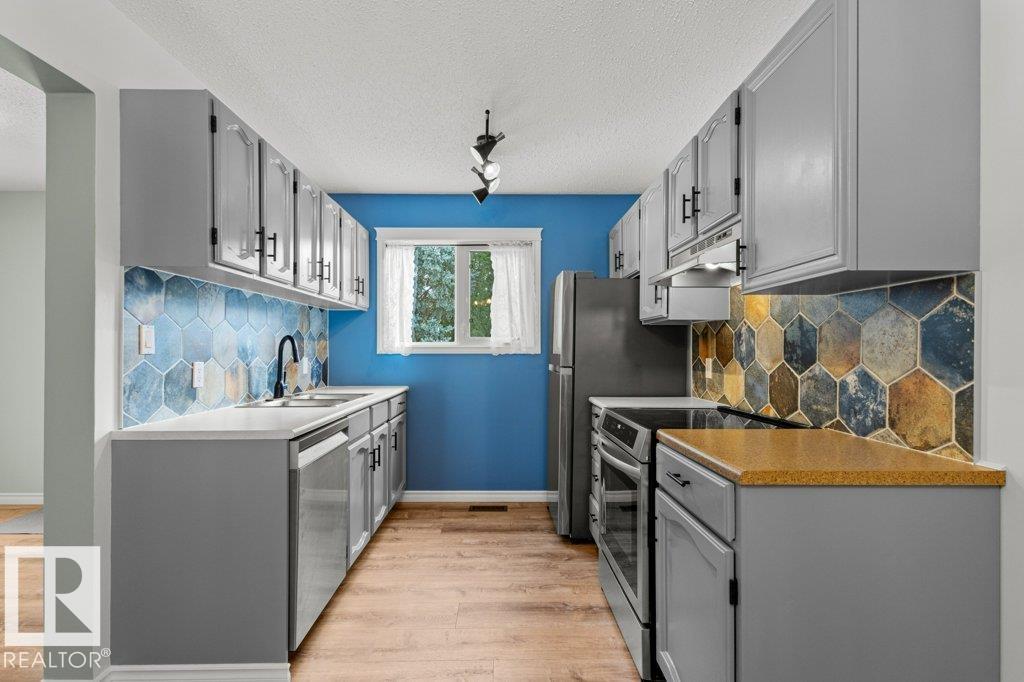 11343 22 AV NW photo 9