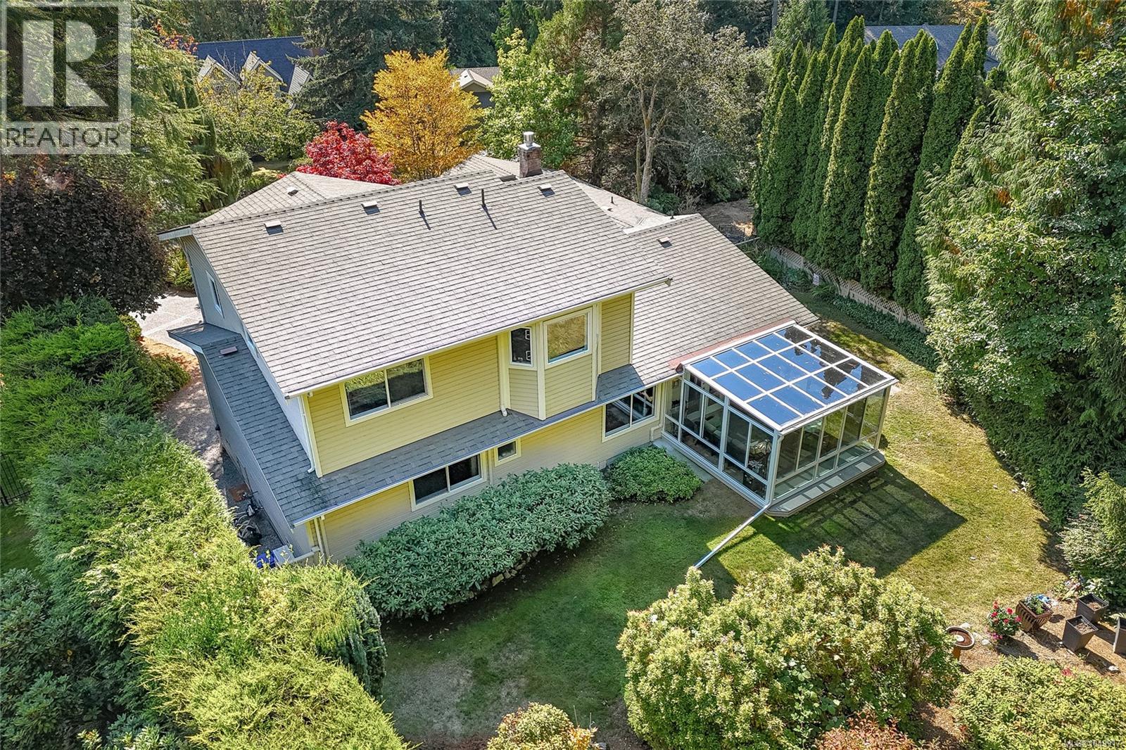 8571 Kingcome Cres - Image 36