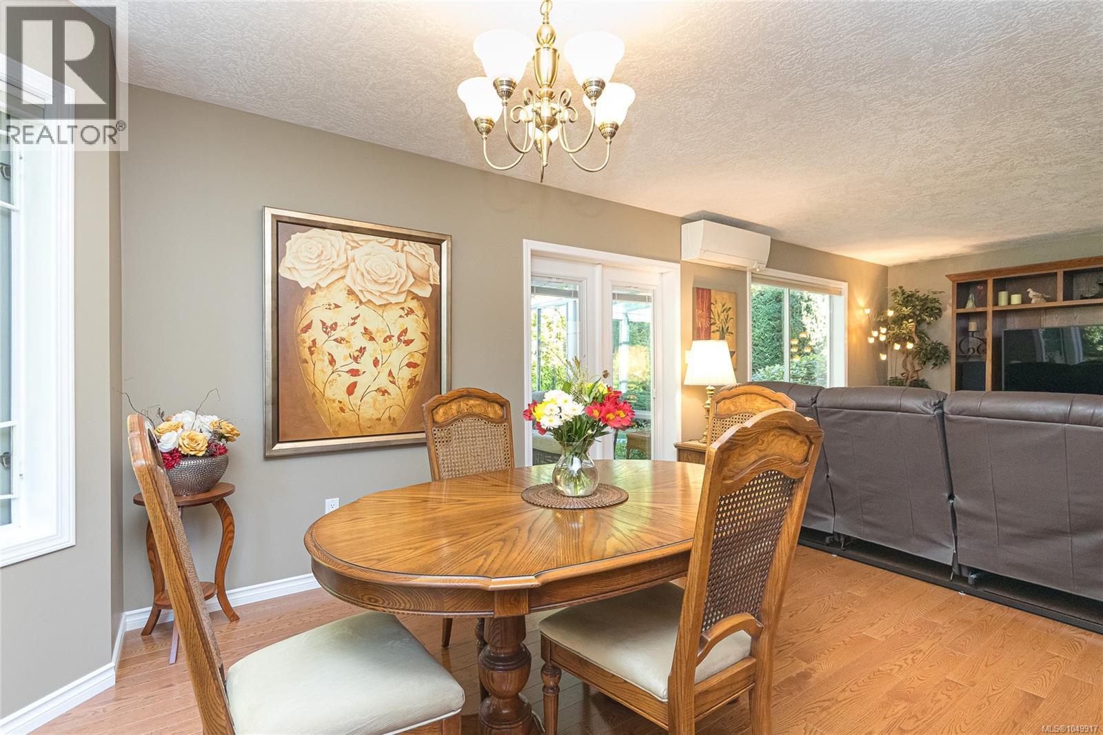 8571 Kingcome Cres - 9