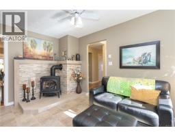 Living room - 8571 Kingcome Cres, North Saanich, BC V8L5B8 Photo 13