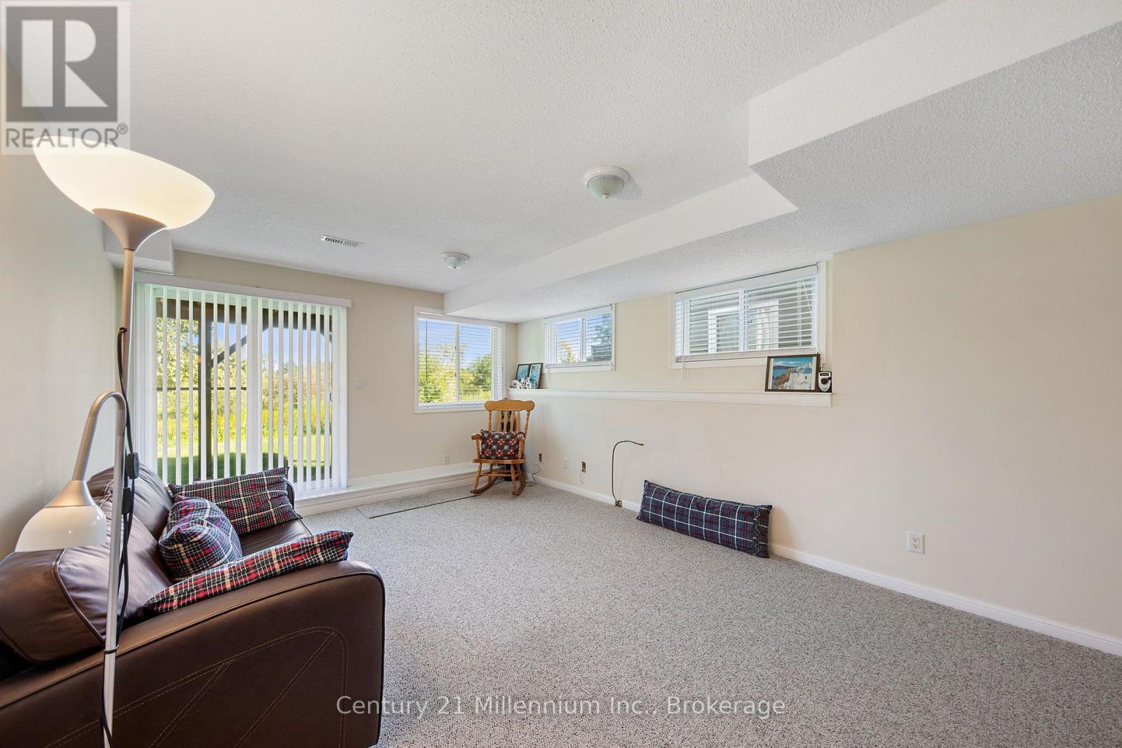 75 GREEN BRIAR DRIVE - 18