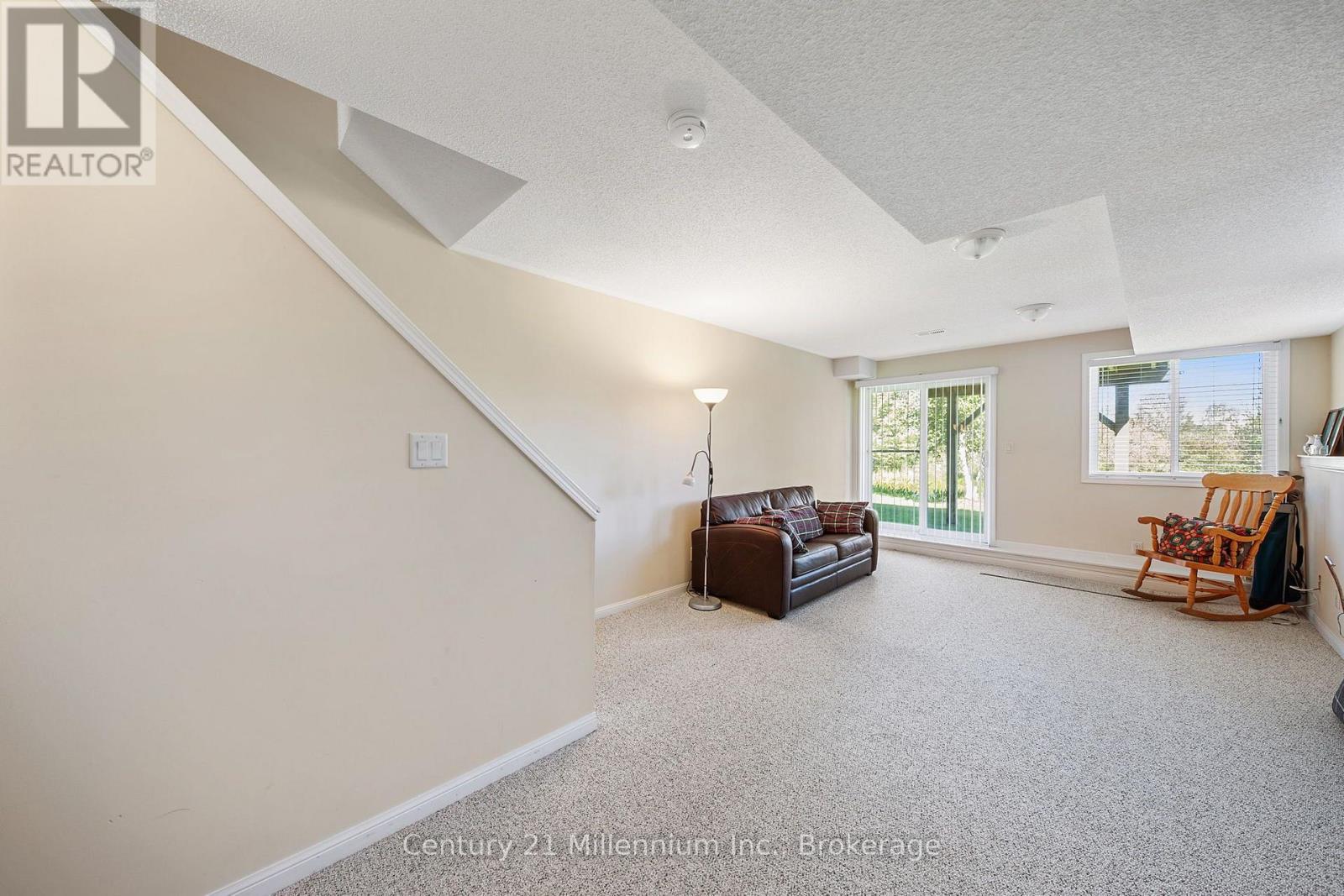 75 GREEN BRIAR DRIVE - 19