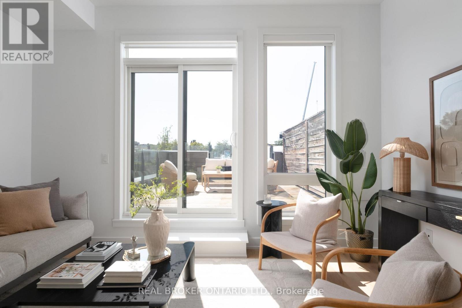 62A PERTH AVENUE - 7