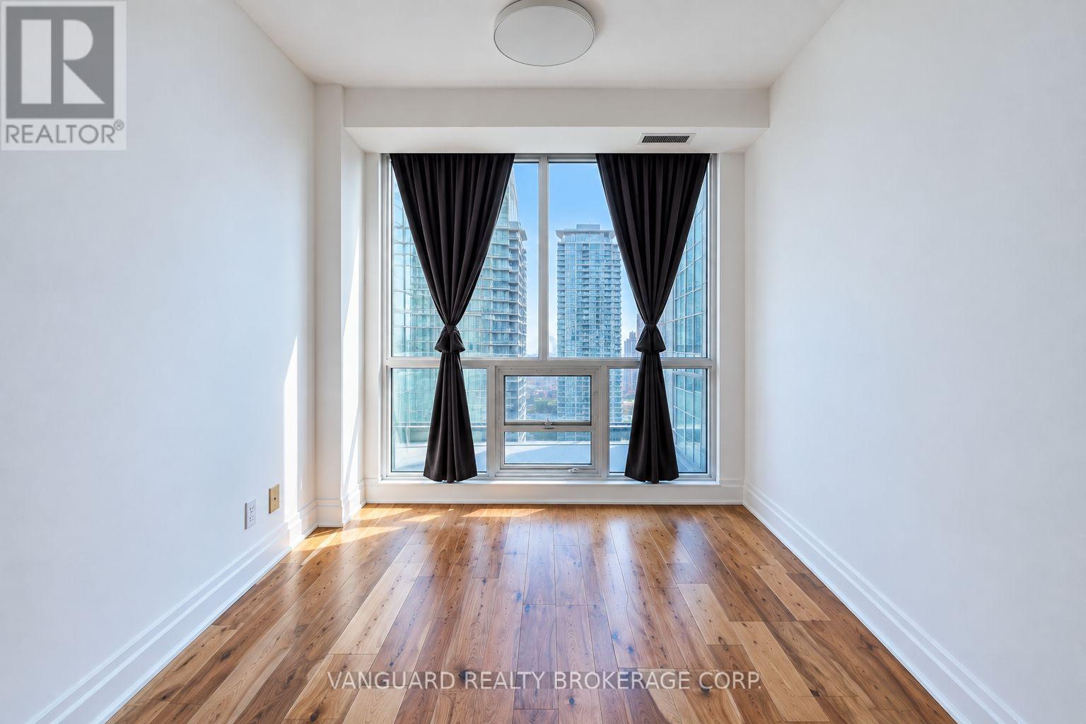 #5104 16 HARBOUR STREET - 11