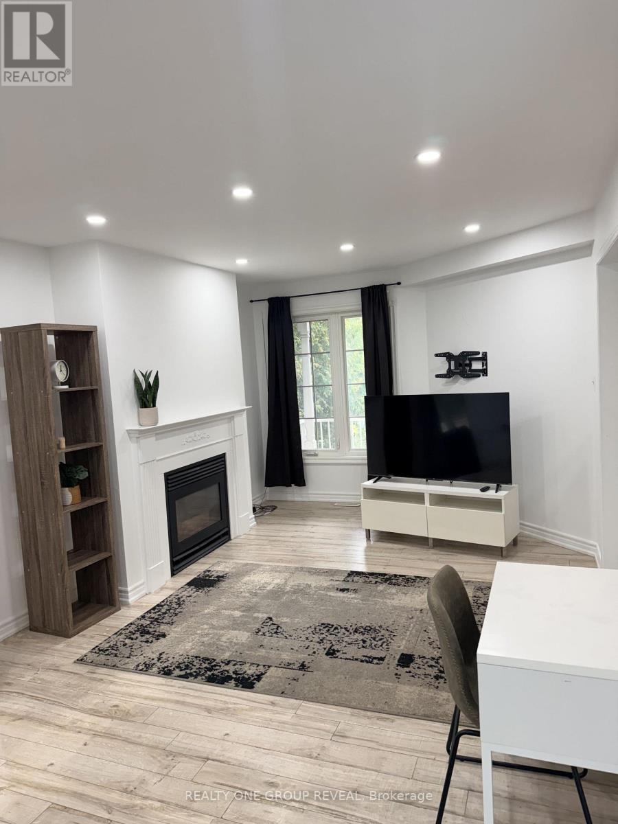 1027 RIDGEMOUNT BOULEVARD, Oshawa (Pinecrest)