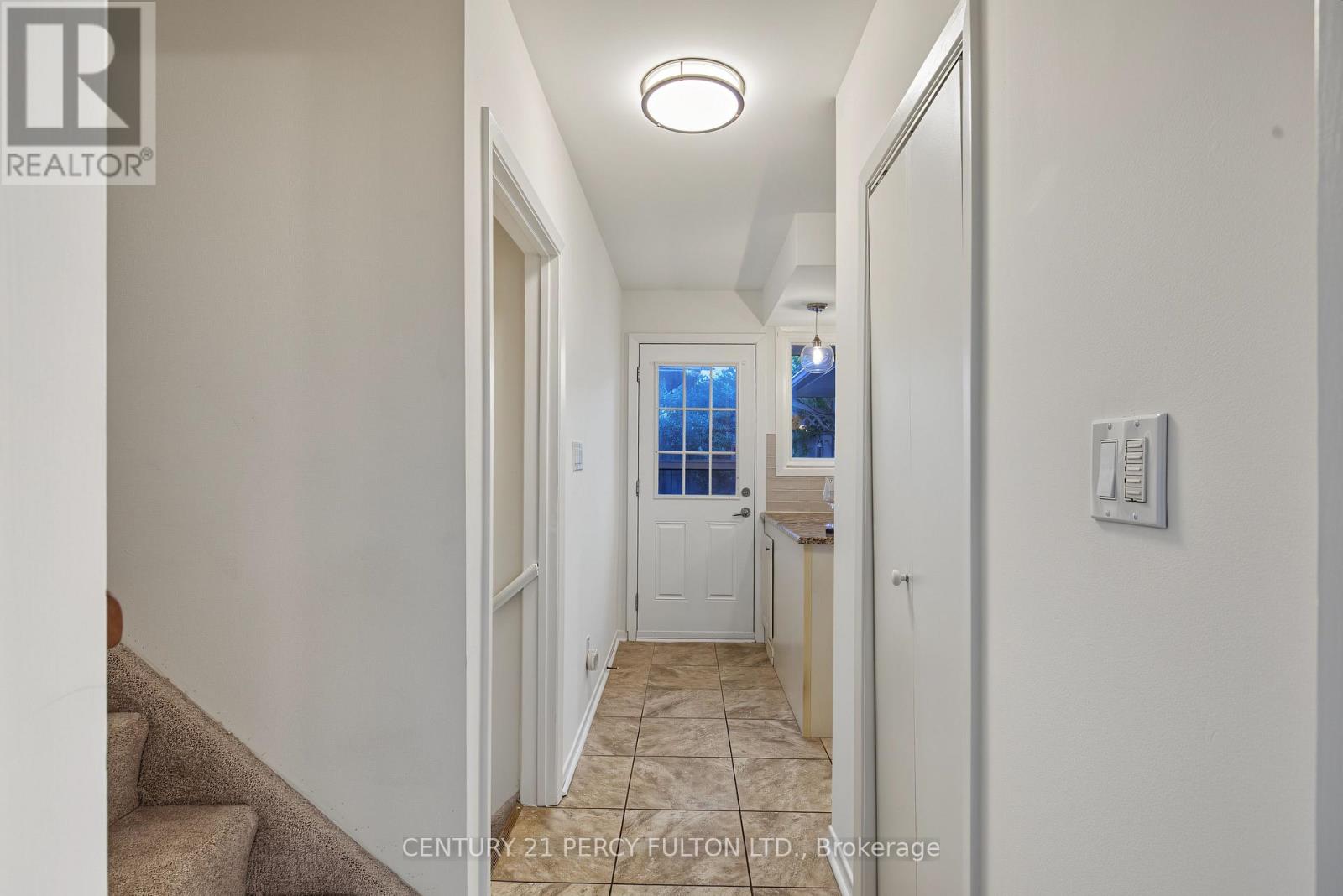 412 WAVERLY STREET N - 11