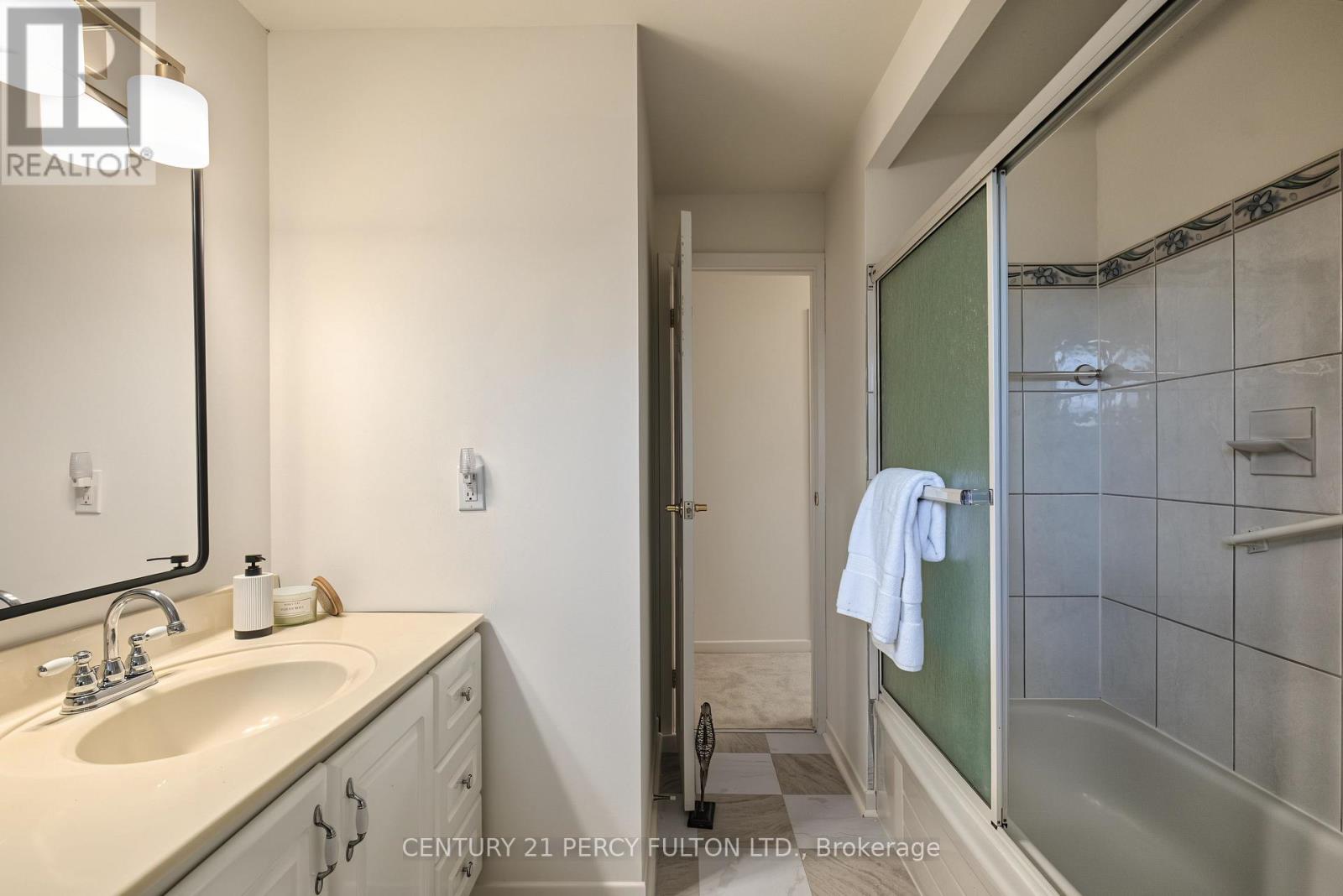 412 WAVERLY STREET N - 21