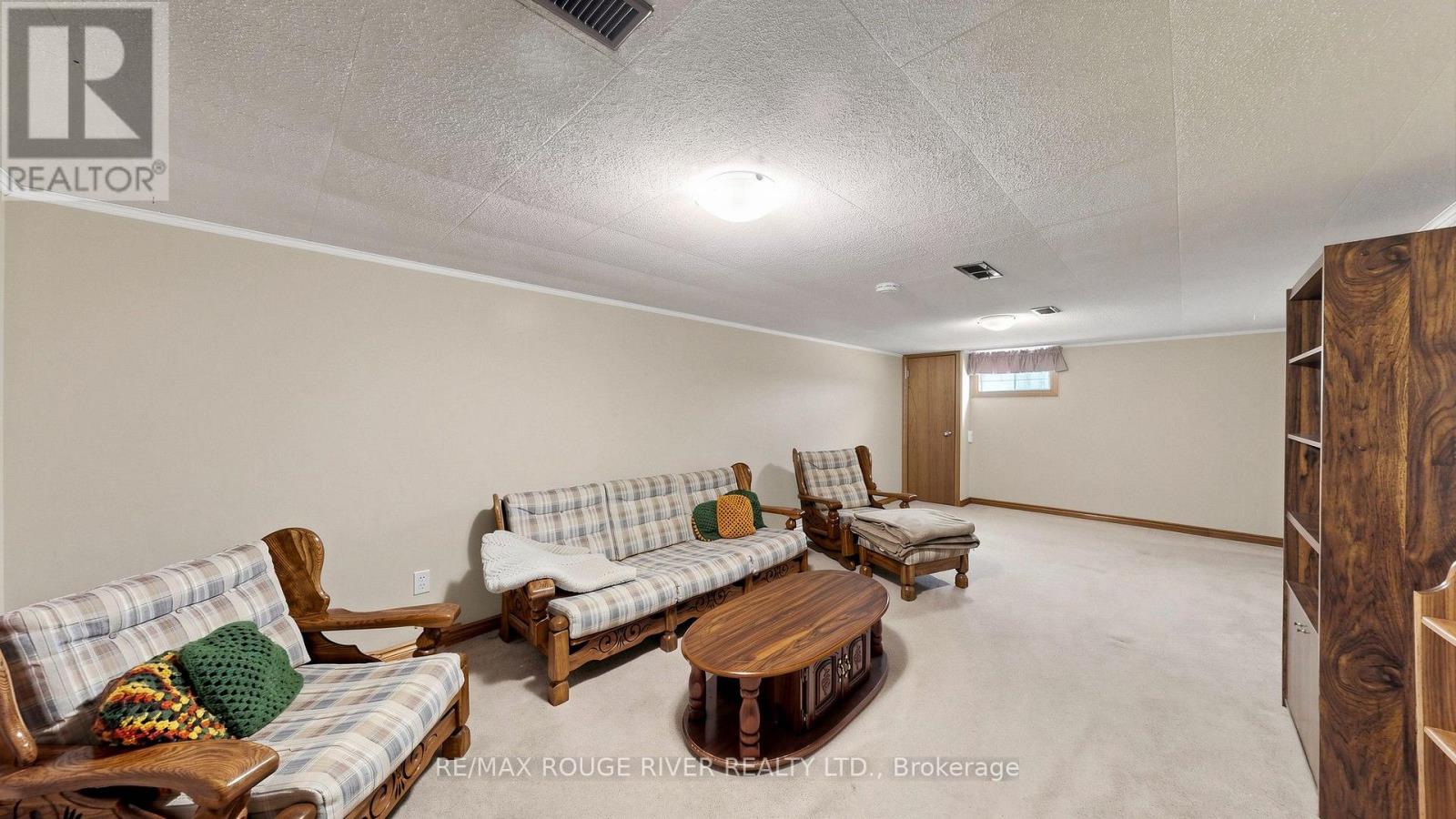 35 SOUTHLAWN DRIVE - 21