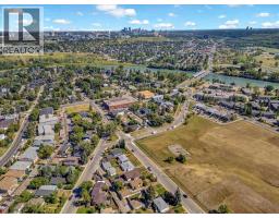 6131 33 Avenue Nw, Calgary, AB T3B1K6 Photo 11