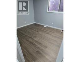 4pc Bathroom - 215 Pineset Place Ne, Calgary, AB T1Y3Y7 Photo 7