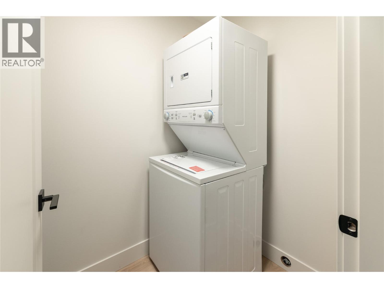 2125 Montenegro Drive - Image 38