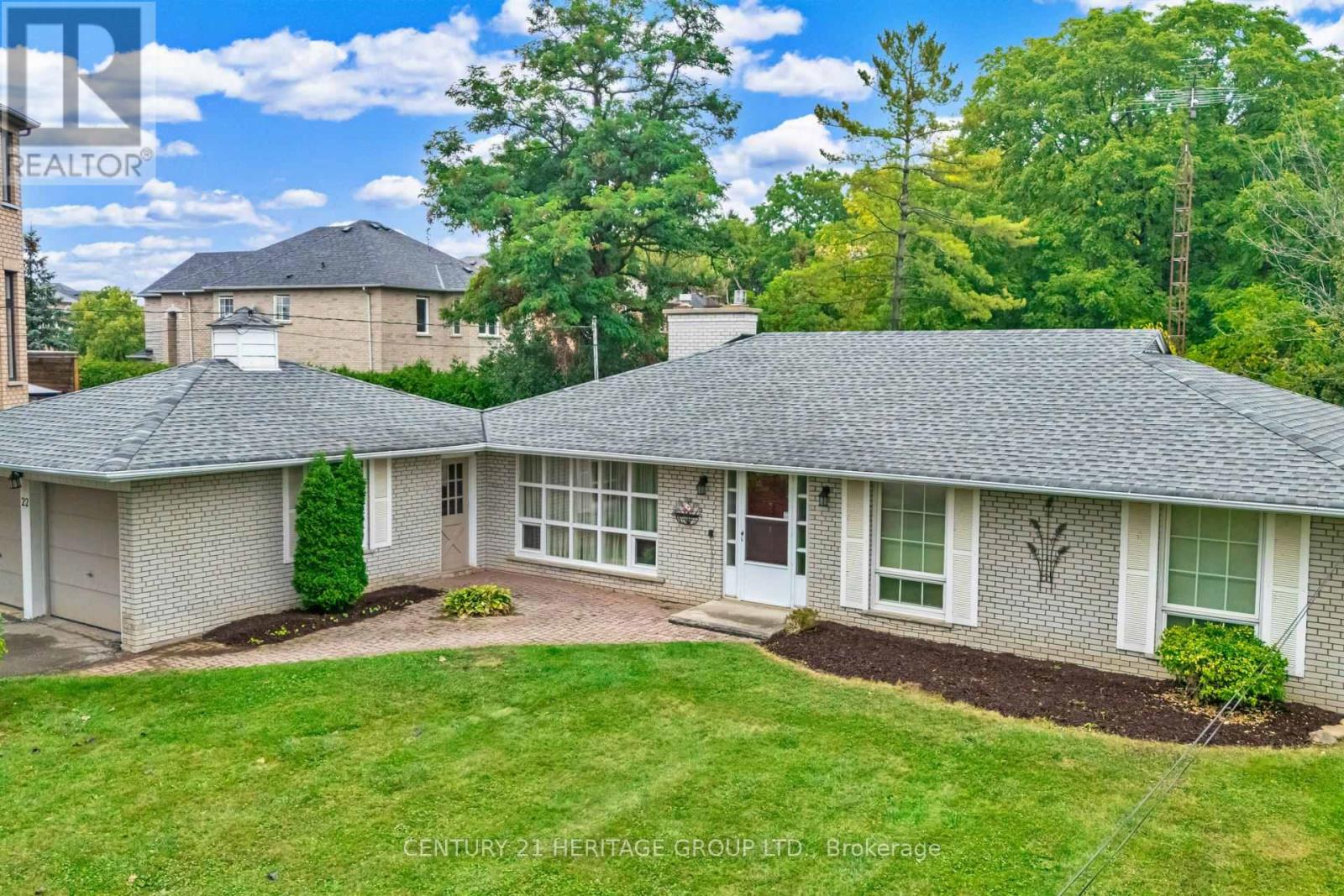 22 POPLAR DRIVE, Richmond Hill (Oak Ridges)