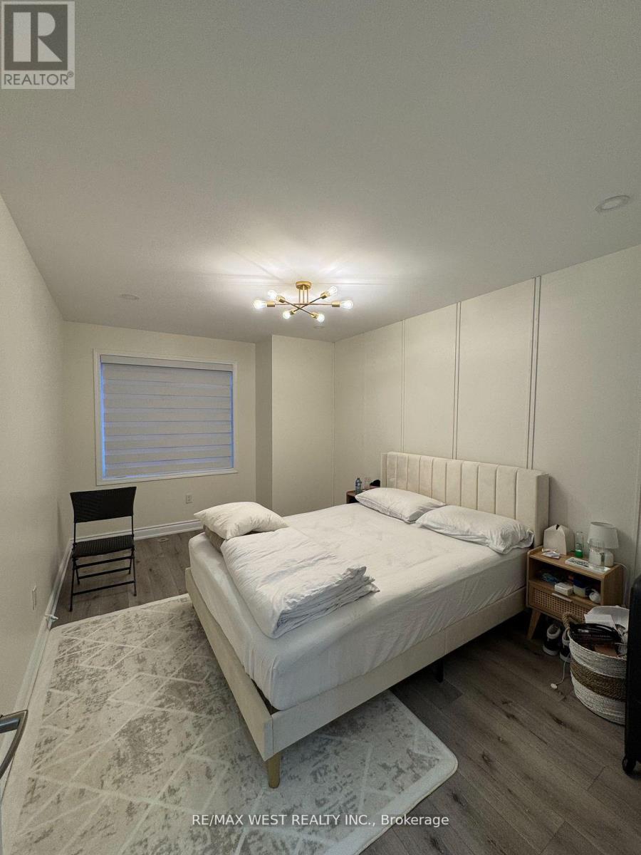925 BURROWS GATE - 12