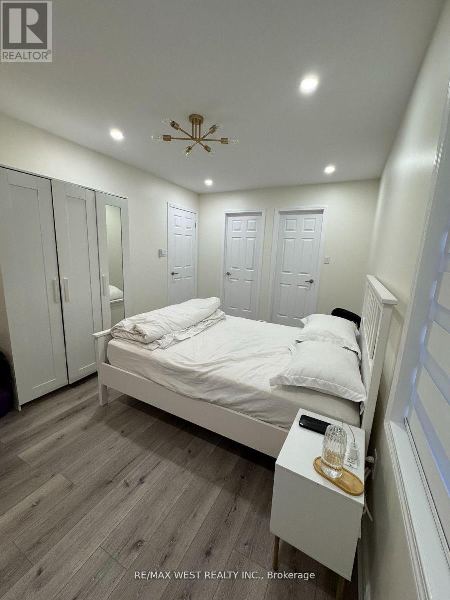 925 BURROWS GATE - 14
