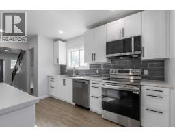 2pc Bathroom - 524 12a Street N, Lethbridge, AB T1H2J7 Photo 10