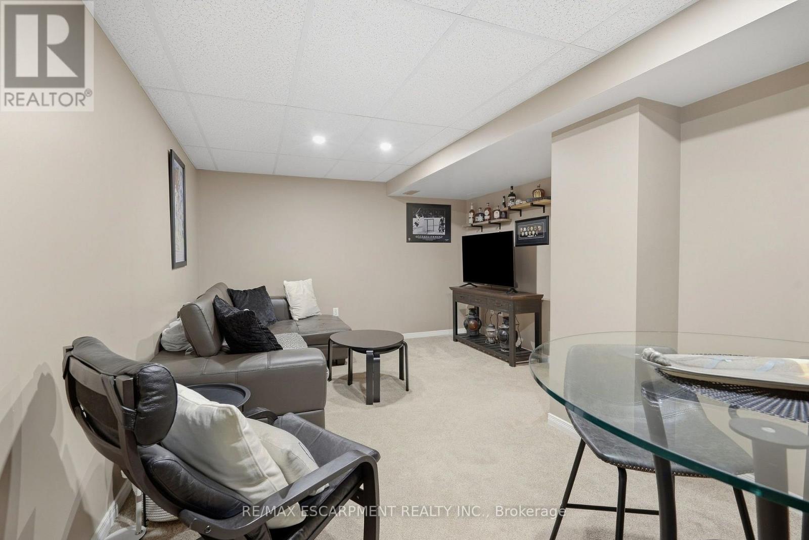 14 KENYON CRESCENT - 27