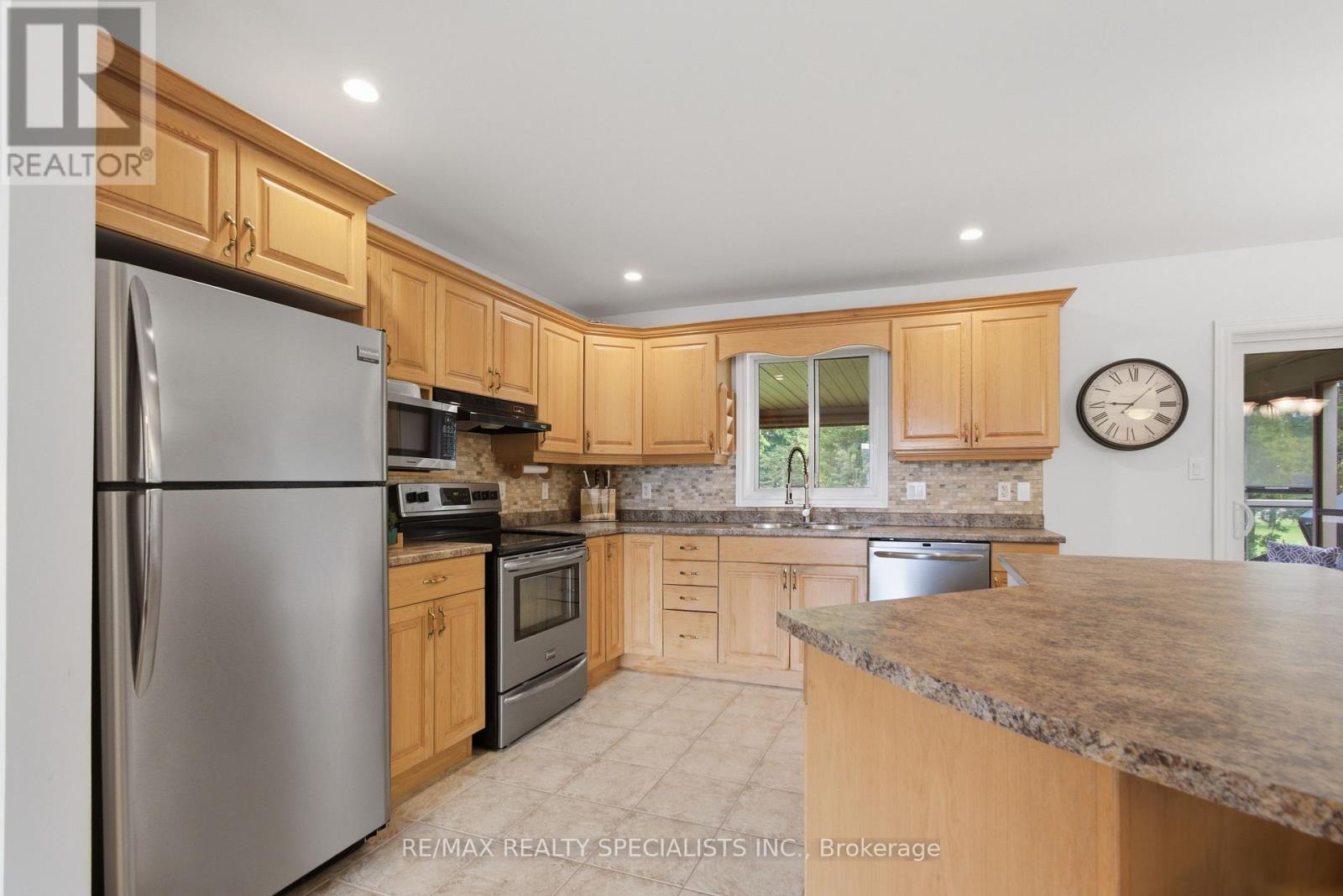 20 STONEGATE CRESCENT - Image 10