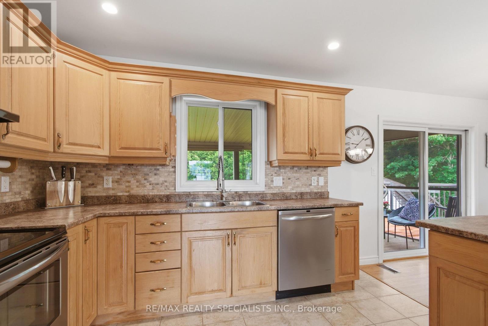 20 STONEGATE CRESCENT - Image 11