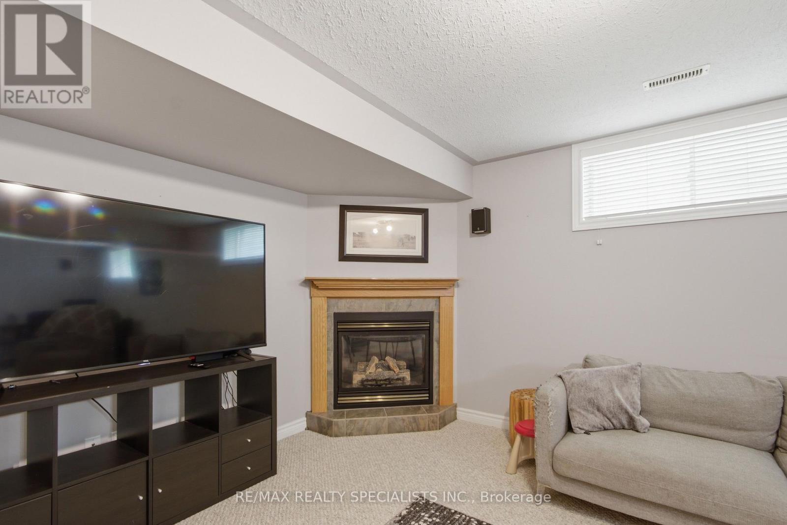 20 STONEGATE CRESCENT - Image 24